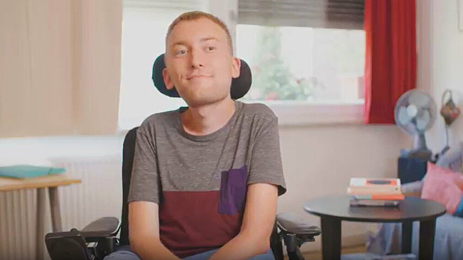 Bild zum Hero Video mit Christian SMA-Betroffener